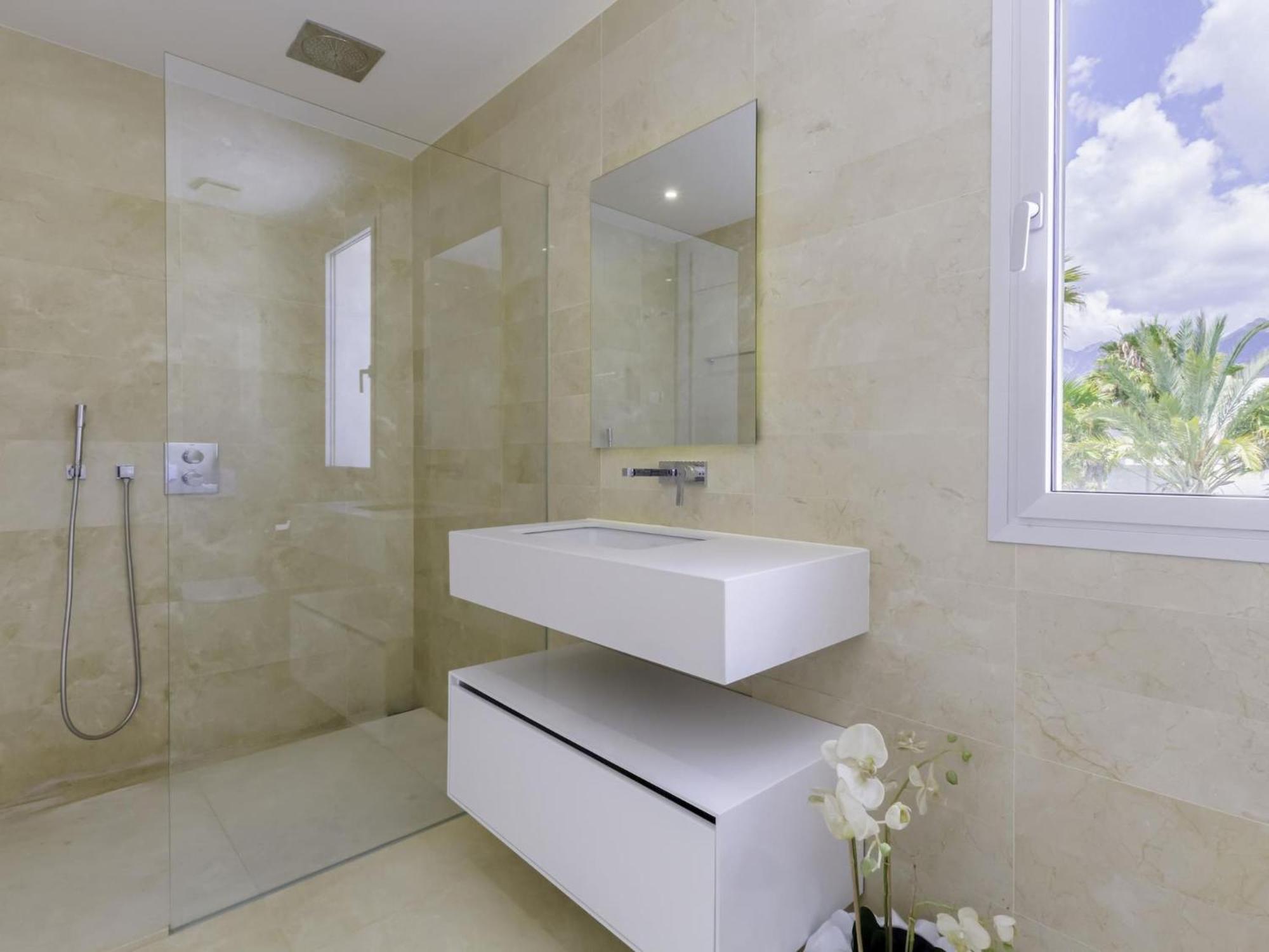 Fantastica Moderna En Rio Real Villa Marbella